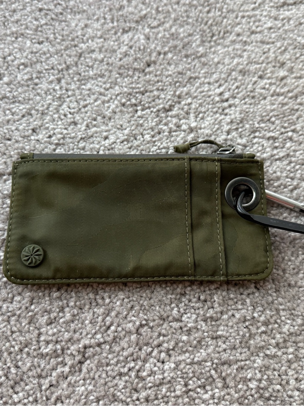 Athleta Coffee Run Wallet 2.0 in Olive Green